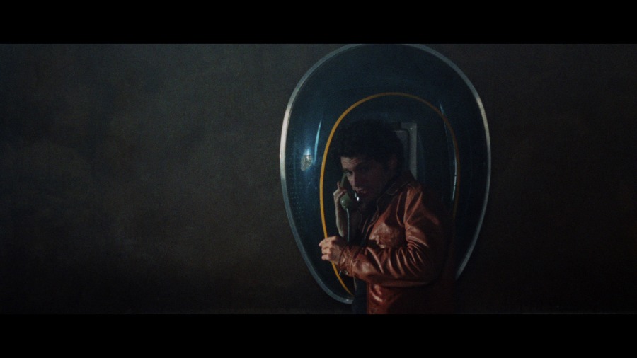 Screen capture from The Bird with the Crystal Plumage