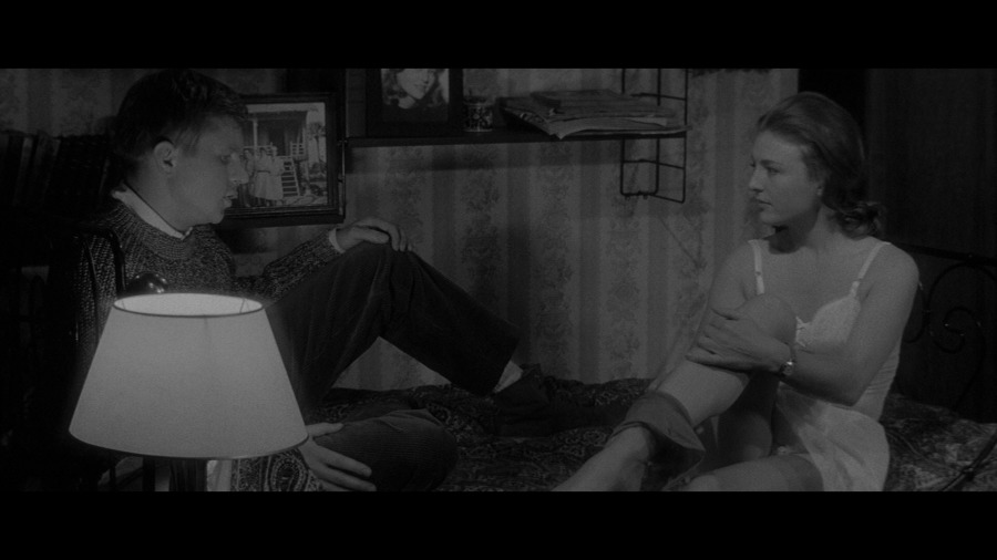 Screen capture from Sundays and Cybèle
