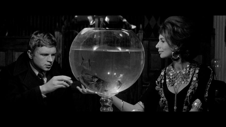 Screen capture from Sundays and Cybèle