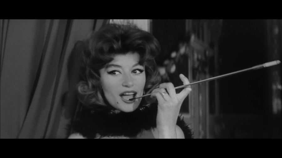 Screen capture from Lola