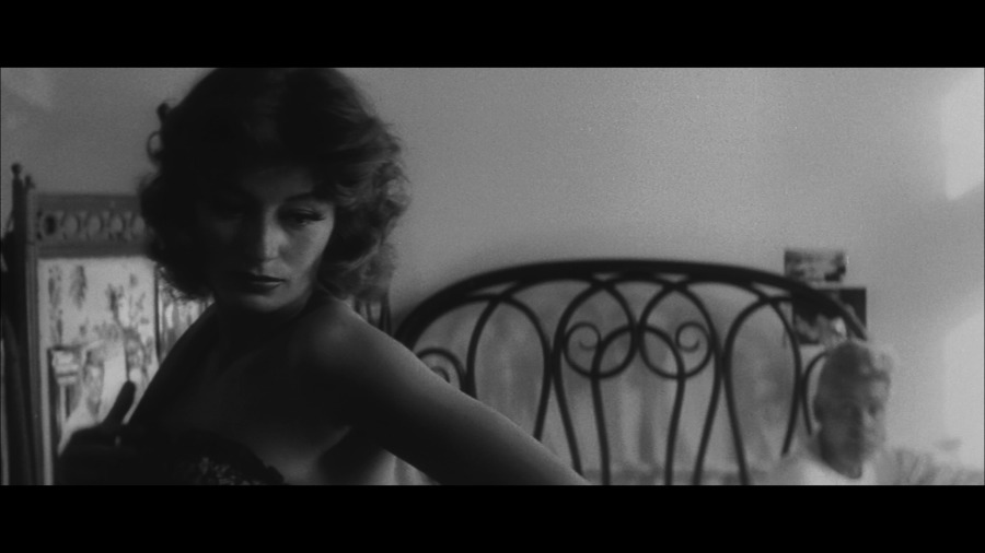 Screen capture from Lola