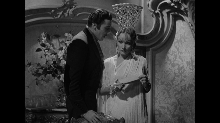 Screen capture from The Devil is a Woman