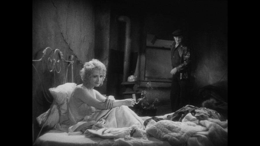 Screen capture from 3 Silent Classics by Josef von Sternberg
