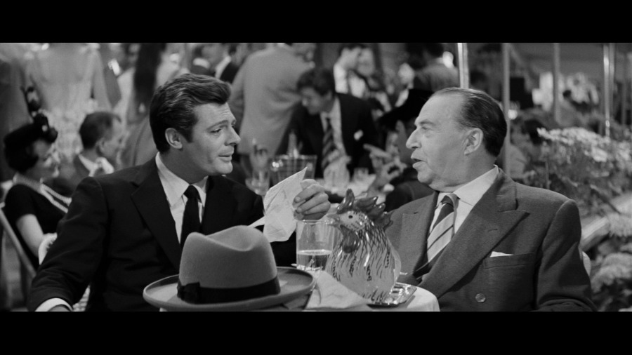 Screen capture from La dolce vita