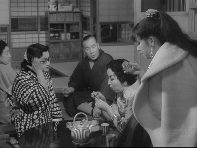 Screen capture from Kenji Mizoguchi's Fallen Women