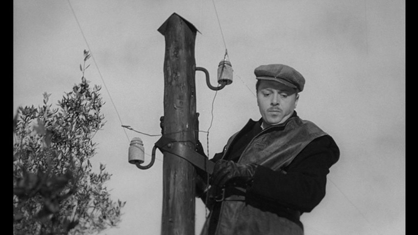Screen capture from Basil Dearden’s London Underground