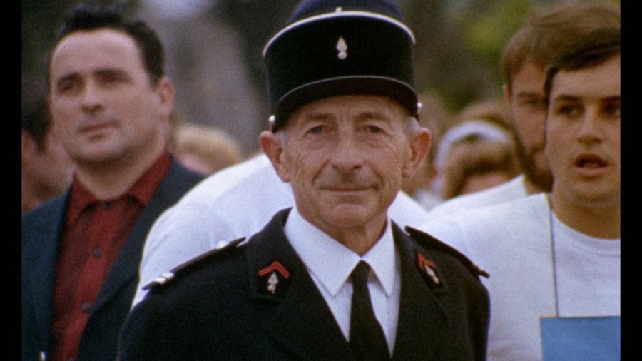 Screen capture from Pierre Etaix
