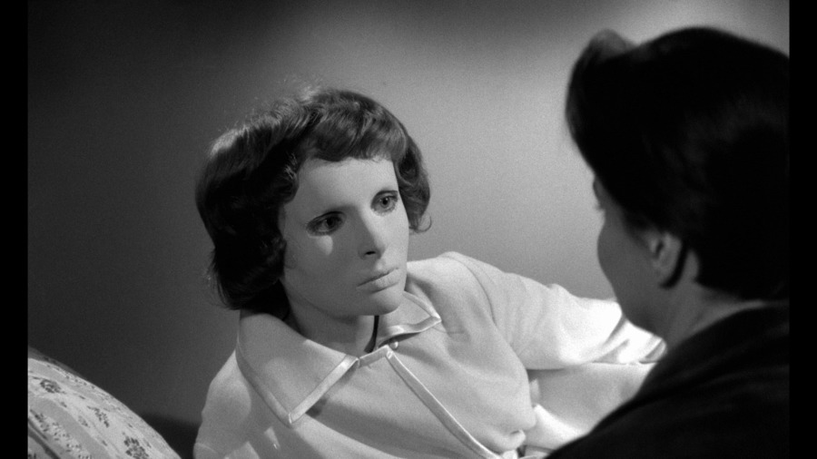 Screen capture from Eyes Without a Face