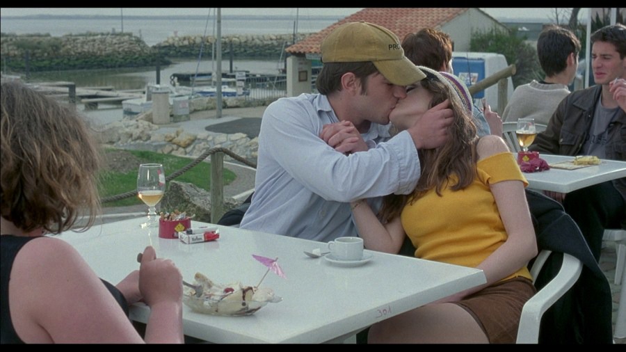Screen capture from Fat Girl