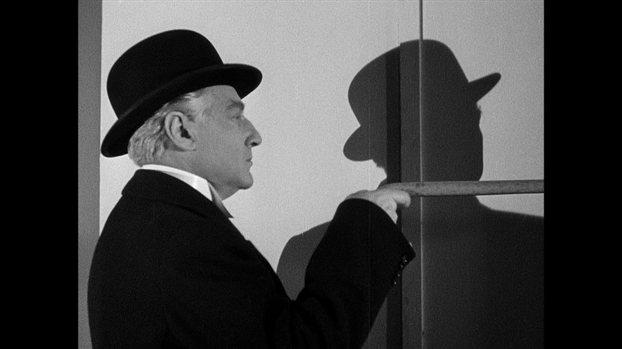 Screen capture from Sacha Guitry: Four Films 1936 - 1938