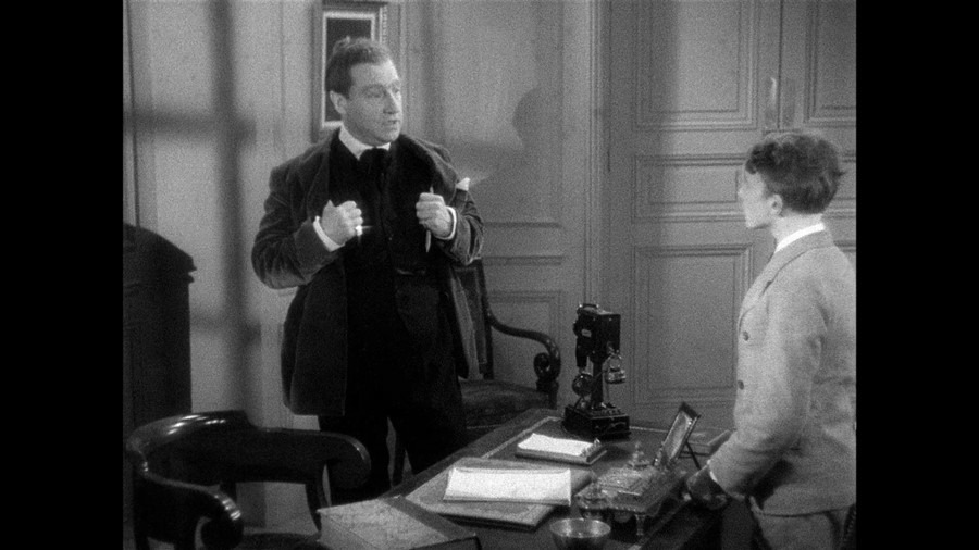 Screen capture from Sacha Guitry: Four Films 1936 - 1938
