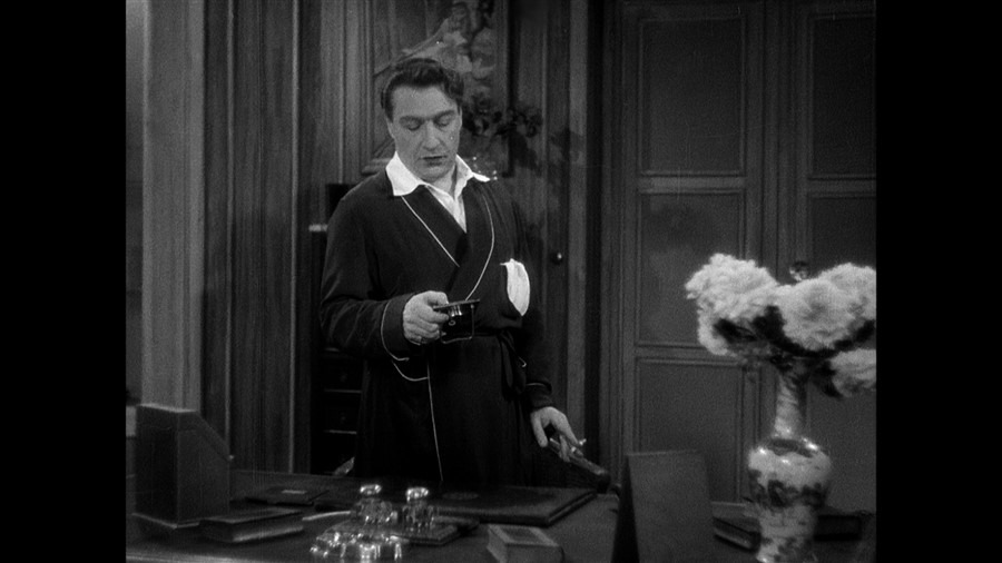 Screen capture from Sacha Guitry: Four Films 1936 - 1938