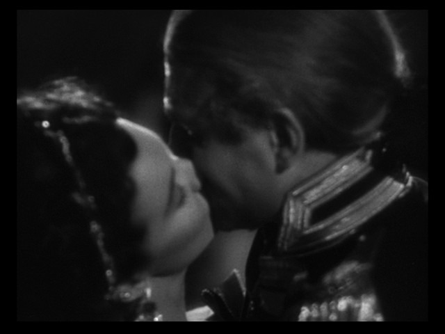 Screen capture from That Hamilton Woman
