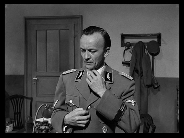 Screen capture from Il Generale Della Rovere