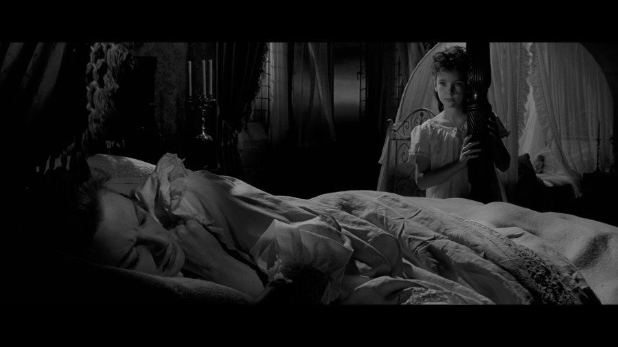 Screen capture from The Innocents