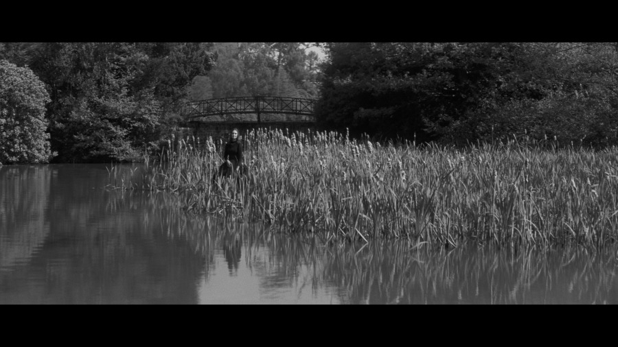Screen capture from The Innocents