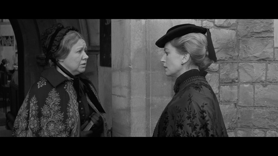 Screen capture from The Innocents
