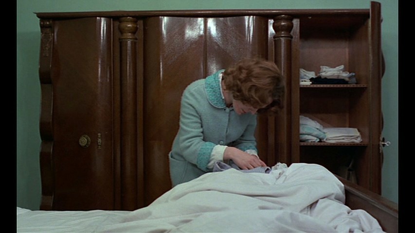 Screen capture from Jeanne Dielman, 23, quai du Commerce, 1080 Bruxelles