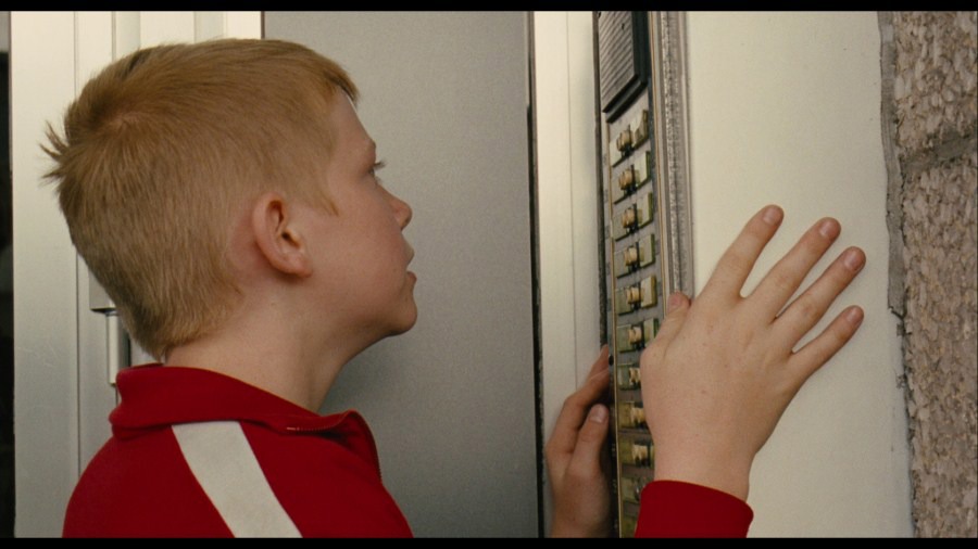 Screen capture from The Kid with a Bike