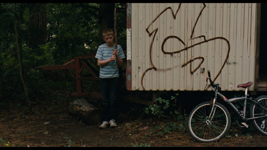 Screen capture from The Kid with a Bike