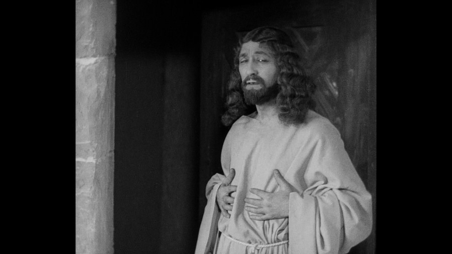 Screen capture from L'Age d'or / Un Chien Andalou