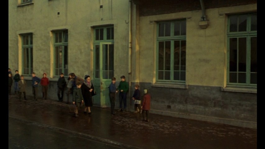 Screen capture from L’enfance nue