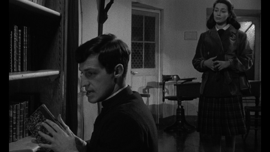 Screen capture from Léon Morin, Priest