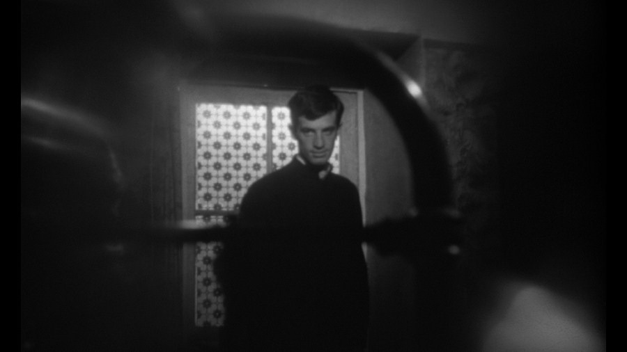 Screen capture from Léon Morin, Priest