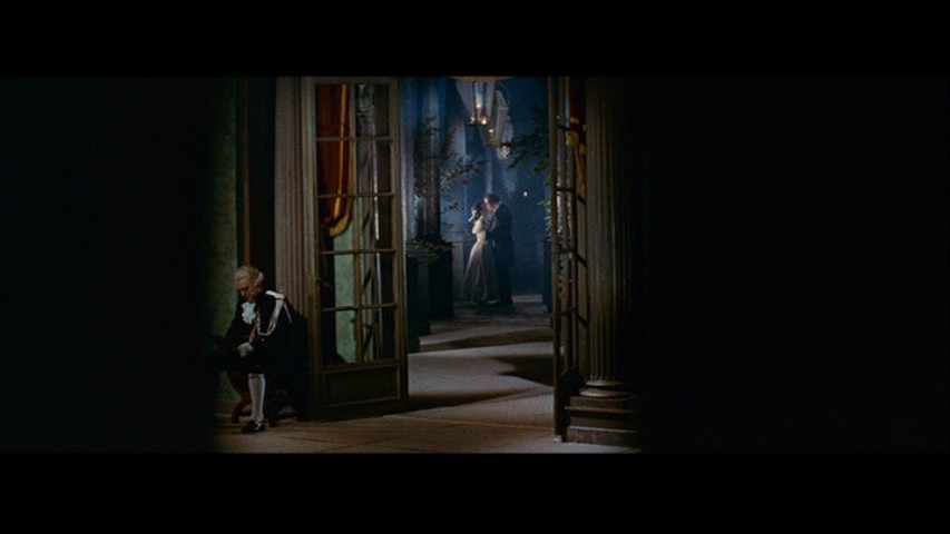 Screen capture from Lola Montès