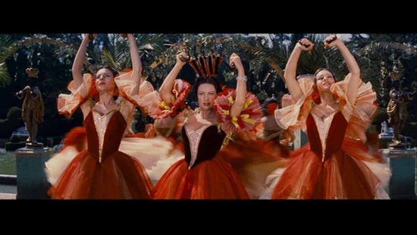 Screen capture from Lola Montès