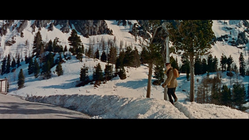 Screen capture from Lola Montès