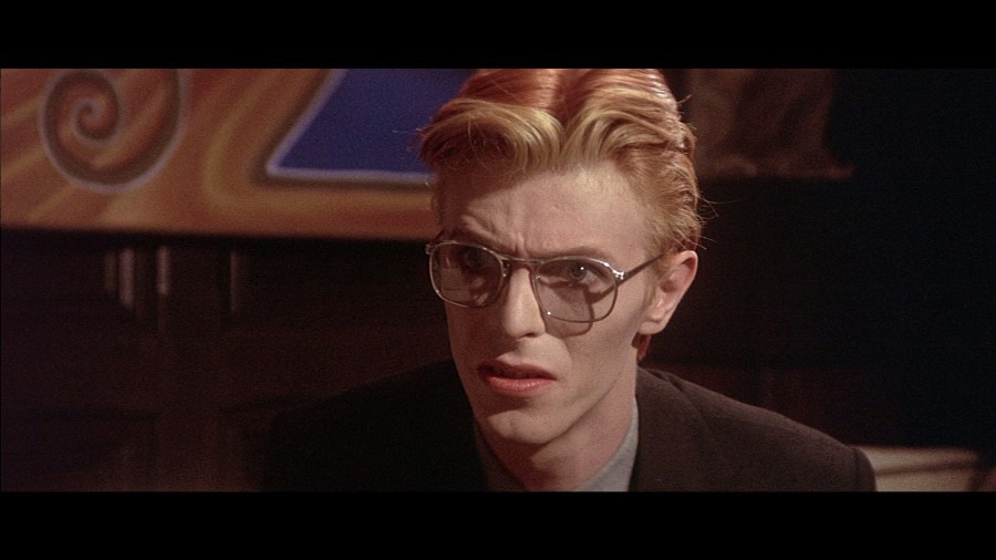 Screen capture from The Man Who Fell to Earth