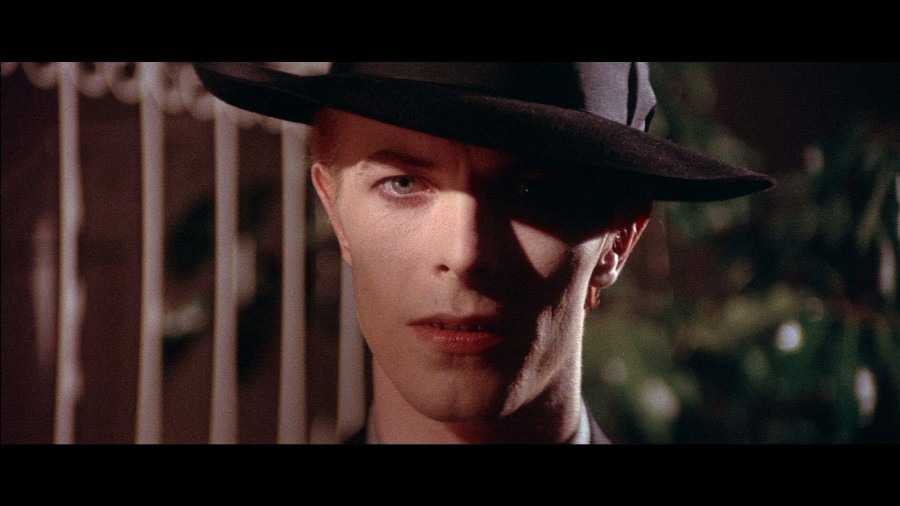 Screen capture from The Man Who Fell to Earth