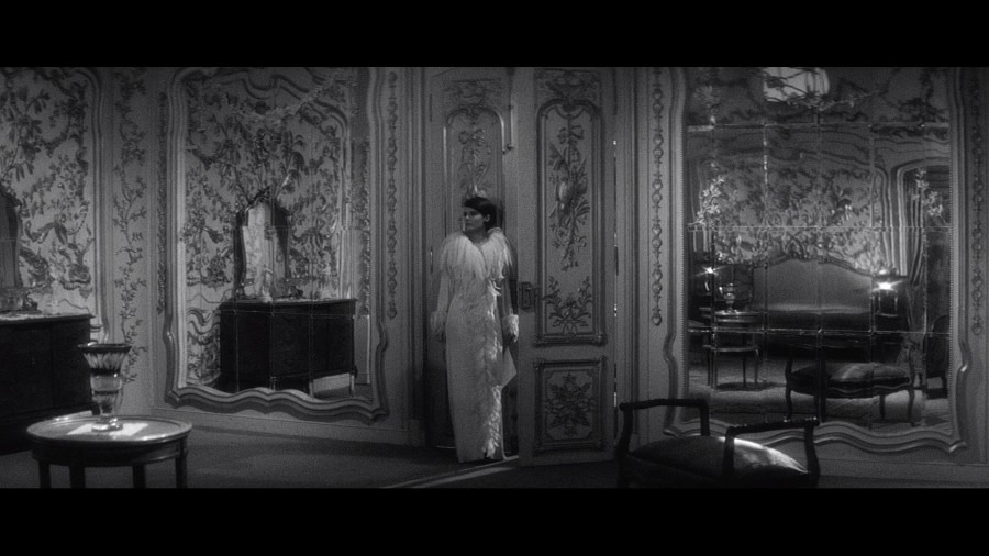 Screen capture from Last Year at Marienbad