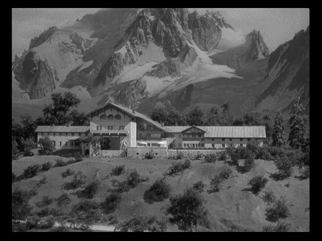 Screen capture from Night Train to Munich