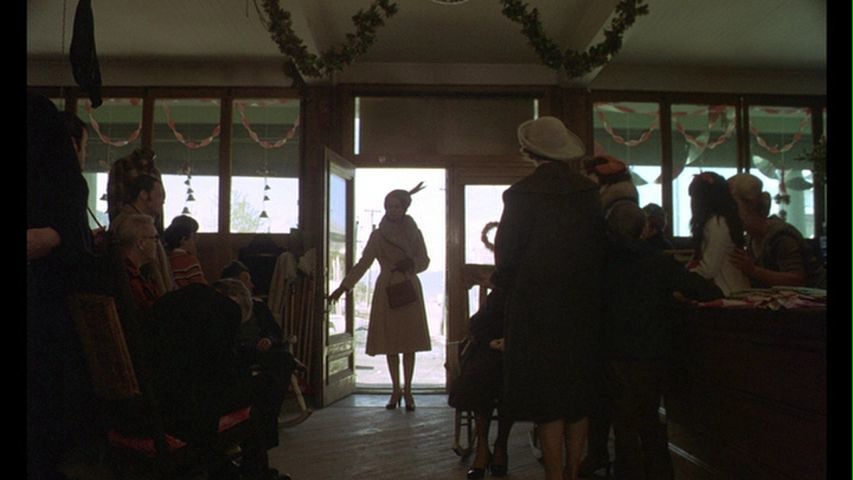 Screen capture from Mon oncle Antoine