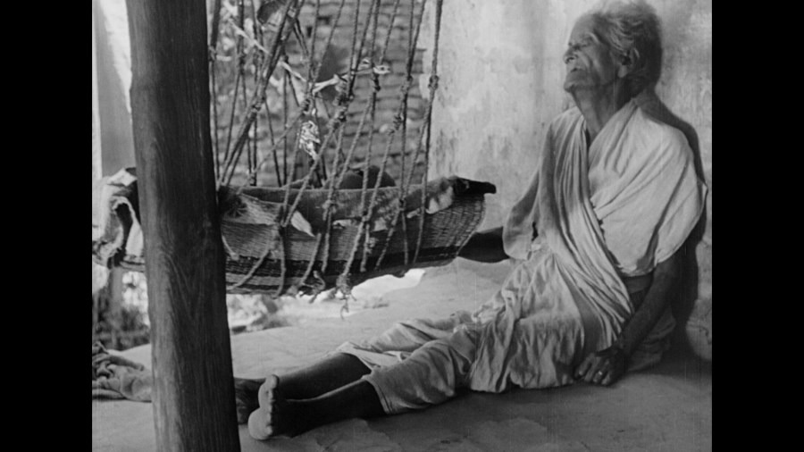 Screen capture from Pather Panchali