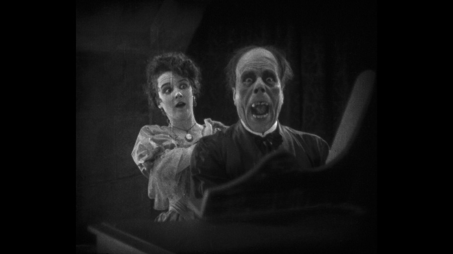 Screen capture from The Phantom of the Opera