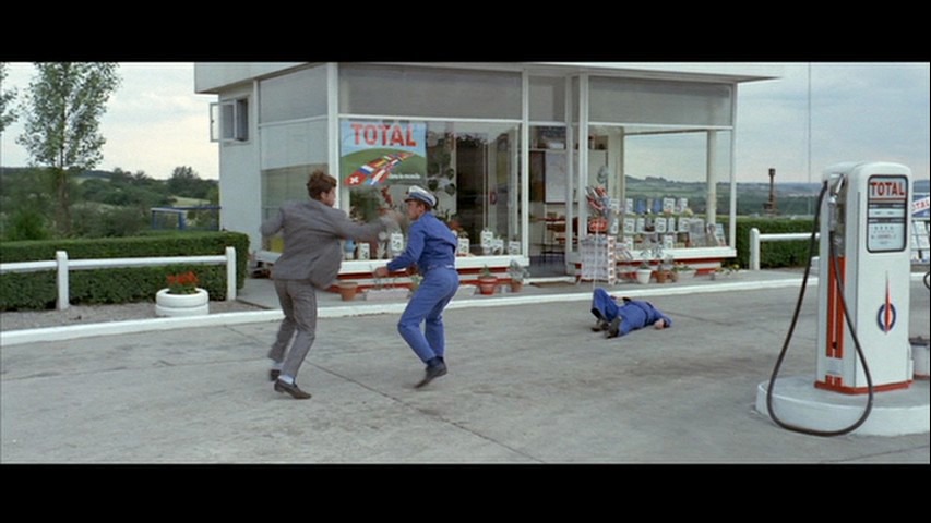Screen capture from Pierrot le fou