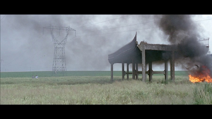 Screen capture from Pierrot le fou