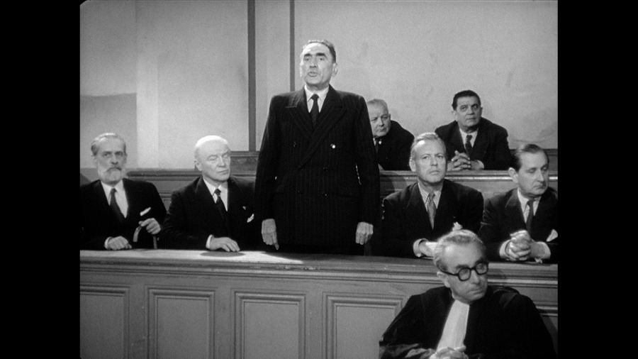 Screen capture from La poison