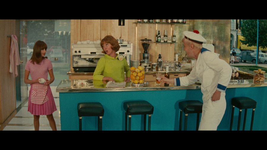 Screen capture from The Young Girls of Rochefort