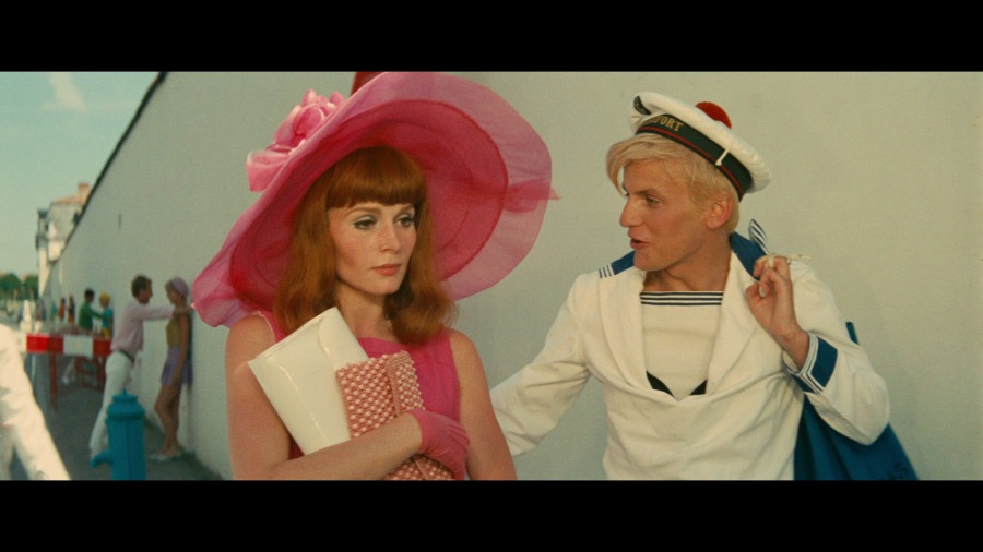 Screen capture from The Young Girls of Rochefort