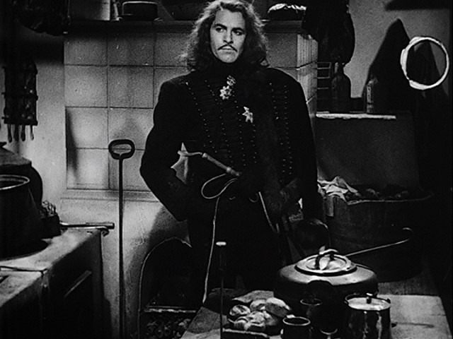 Screen capture from The Scarlet Empress