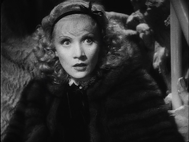 Screen capture from The Scarlet Empress