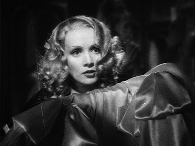 Screen capture from The Scarlet Empress