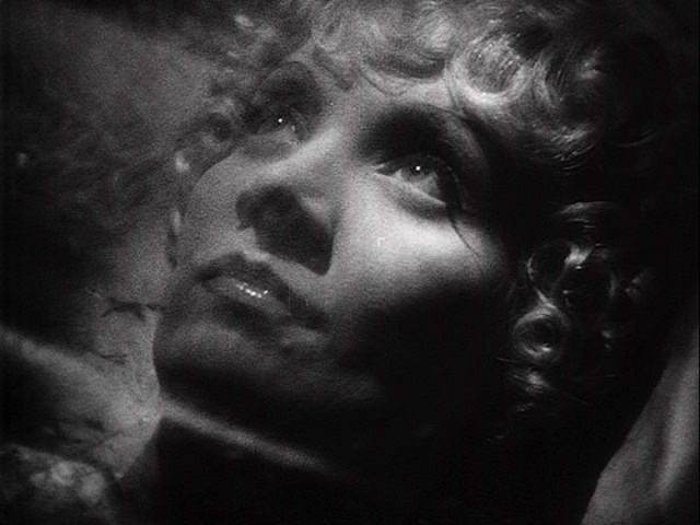 Screen capture from The Scarlet Empress