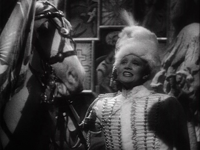 Screen capture from The Scarlet Empress
