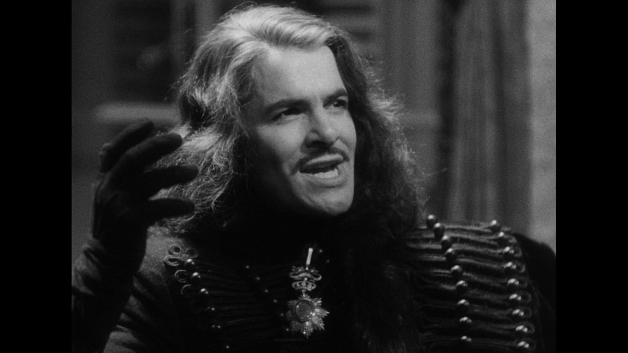 Screen capture from The Scarlet Empress