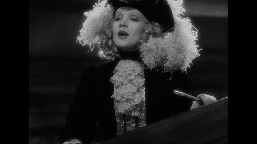Screen capture from The Scarlet Empress
